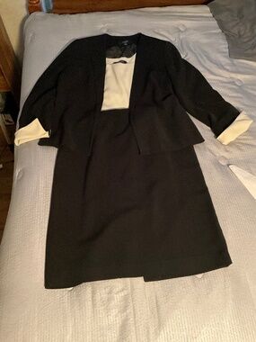 Jones Wear 3 piece suit black with cream color shirt size 12